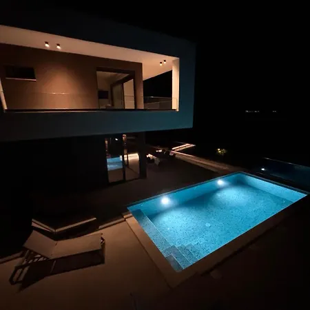 Вилла Marmonte, Luksuzna S Bazenom I Pogledom Na Медвежа