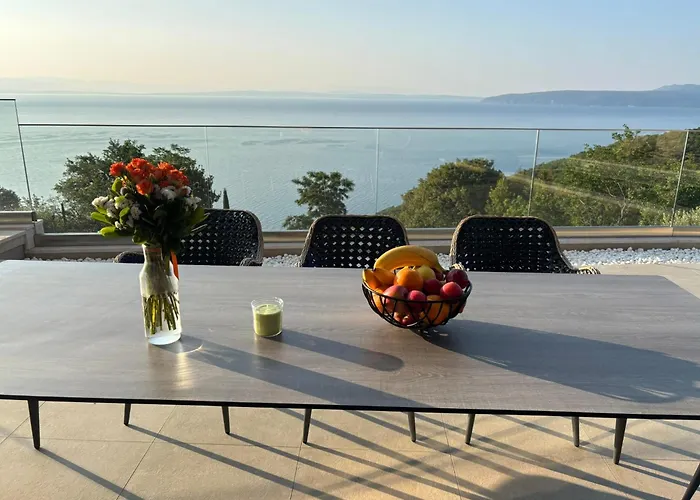 Marmonte, Luksuzna S Bazenom I Pogledom Na Villa Medveja